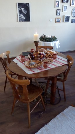 Tradičný vianočný stôl v chlúpke